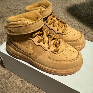 KIDS AIR FORCE 1 - SIZE 9C
